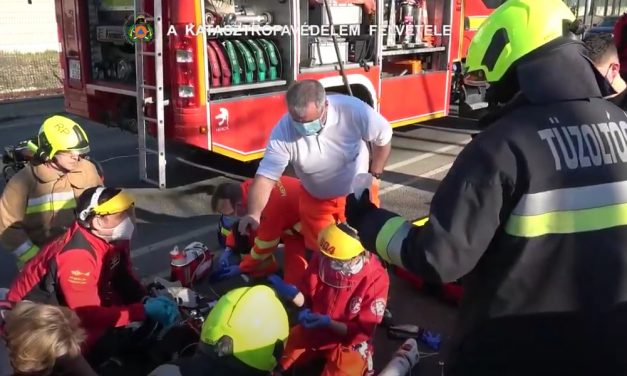 Durva karambol Pest megyében, a Ferihegyi úton – Több autó ütközött, videó a mentésről