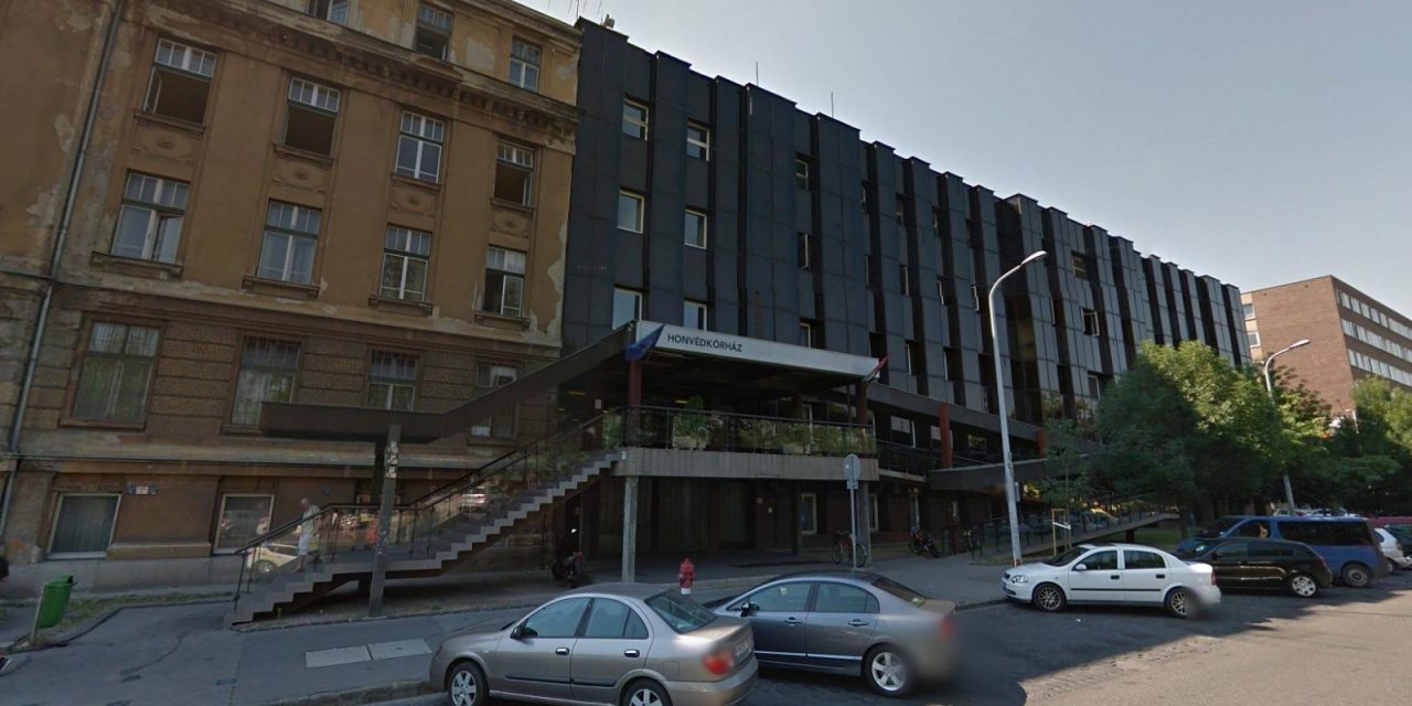 Meghalt az az 54 éves tanárnőt, akit egy ámokfutó egy sebészeti eszközzel összeszurkált a Honvéd kórház Covid osztályán