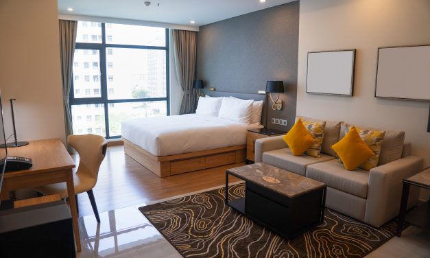 Országszerte járta a szállodákat, majd fizetés nélkül távozott ez a férfi, brutális összegekkel rövidítette meg a szállásadókat – Most börtönbe megy