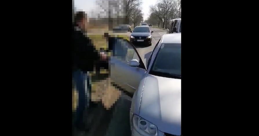 Kristályt terítettek Csongrádban – Egy egész díler bandára csapott le a rendőrség – Videón a razzia