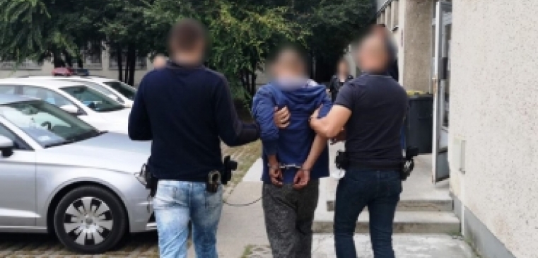 Döbbenetes: Egy pár cipő miatt rántotta elő a kést a 25 éves fiatal