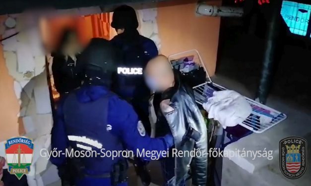 Hajnalban csaptak le a rendőrök a többszörösen körözött férfira – Videóval
