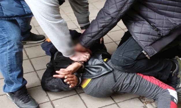 Szemen szúrták csavarhúzóval, majd belehalt az agysérüléseibe a Bihari utcai villamosmegállónál megtámadott férfi