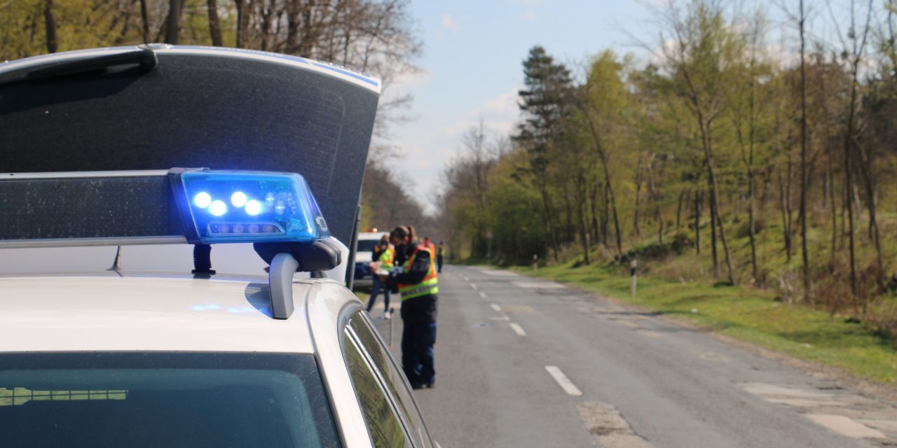 Brutális baleset Somogyban: halálra gázoltak egy forgalomirányítót – fotók a helyszínről