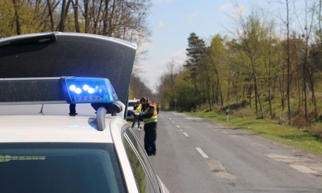 Brutális baleset Somogyban: halálra gázoltak egy forgalomirányítót – fotók a helyszínről