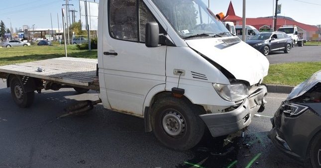 „Súlyos alkohol problémával és mentális gondokkal küzd évek óta” – tíz autót tarolt le hat helyszínen az ámokfutó furgonos, a gyerekeivel sétáló édesapát is el akarta ütni