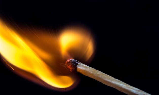 Lángra kapott a kislány haja miközben játszott a gyufával: felelőtlensége miatt ezzel büntetnék az édesanyát