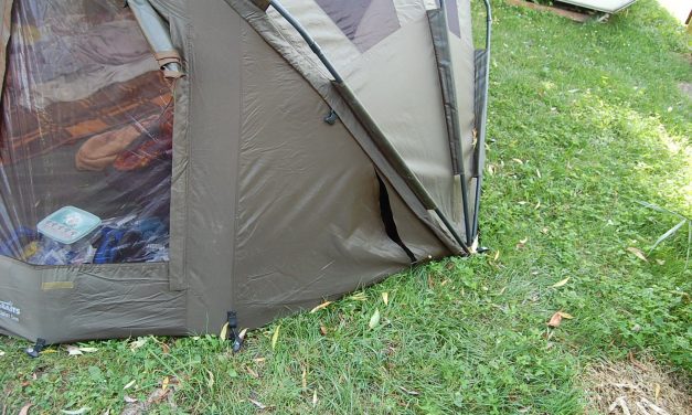 Több család nyaralását tették tönkre – Sátrakat vágtak fel és kedvükre fosztogattak, az egyik tettes kezén most bilincs kattant