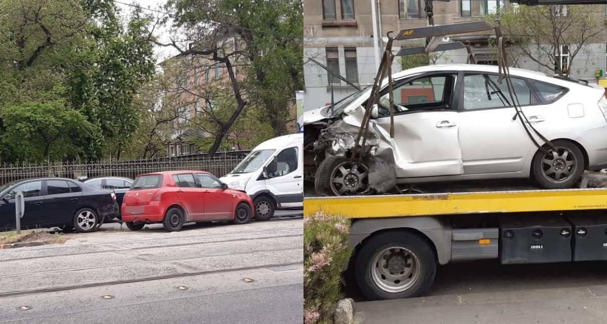Felhajtott a járdaszigetre egy autós Budapesten – Az autót vezető idős hölgy elvesztette az eszméletét – Nem ez volt az egyetlen baleset rövid időn belül