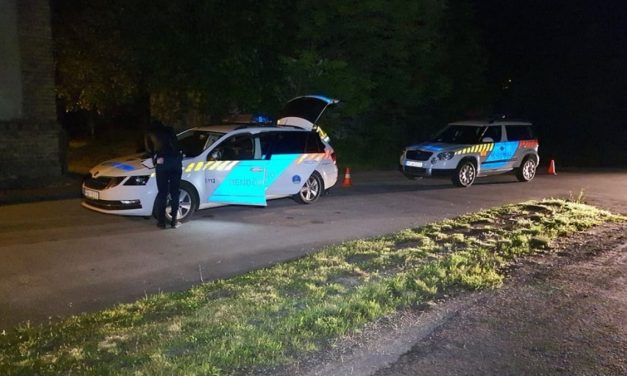 Tragédia Fejér megyében: kirepült az autóból és a helyszínen szörnyethalt egy 15 éves fiú, az autót jogsi nélkül, ittasan vezette 16 éves társa