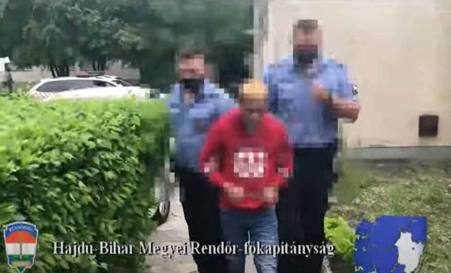 Egy idős nőt rabolt ki egy négyfős társaság Debrecenben, az asszony súlyosan megsérült