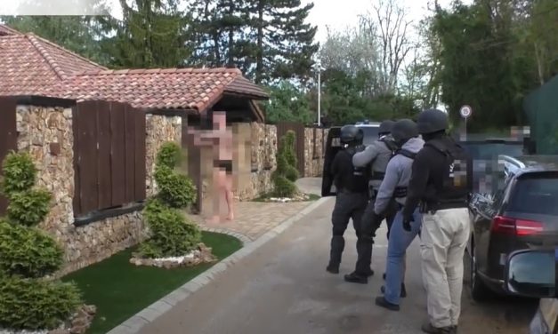 Pintér Sándorra és Orbán Viktorra hivatkozva százmilliókat húztak le egy vállalkozótól – Ügyvédeken ütöttek rajta a Központi Nyomozó Főügyészség emberei – videó