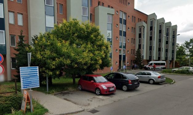 Megvan az ítélet: ennyit kapott az a férfi, aki a szolnoki kórház covid-osztályán randalírozott részegen