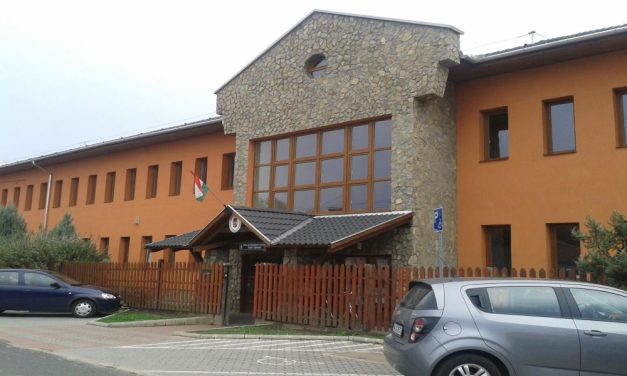 Szörnyű: Negyedikes gyerekek fertőtlenítőt kevertek egy kislány italába Tiszalúcon