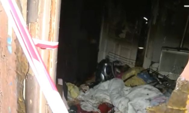 A biztos haláltól mentettek meg egy szombathelyi asszonyt a szomszédok, akinek a lakásában egyik pillanatról a másikra csaptak fel a lángok – videó