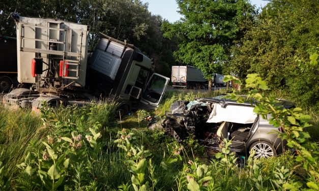 „Ez a legnagyobb szeretet” – az utolsó pillanatokban is a családját óvta a Soltnál kamionnal ütköző családapa, Attila azonnal meghalt, az anya még mindig kómában