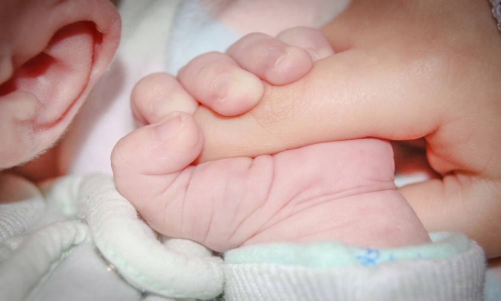 Jöttek a fájások, már nem volt idő kórházba menni: otthonában szülte meg gyermekét egy budapesti kismama