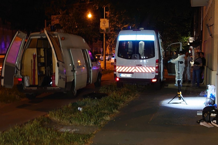 Csoportos öngyilkosság Szegeden: három holttestet találtak egy lakásban, a szomszédok szerint már egy hete halottak lehetettek