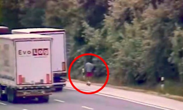 Száguldó kamionok mellett rollerezett egy férfi az M1-es autópályán