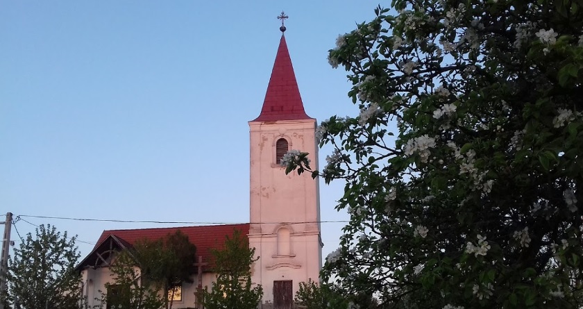Több ablakot betörtek, egy feszületet összetörtek, két Szűz Mária szobrot megrongáltak – Fiatalok vandálkodtak egy Baranya megyei templomban