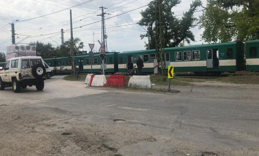 Biciklist gázolt a szigethalmi HÉV, a vonatok egy vágányon közlekednek