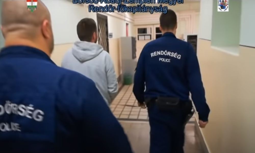Életfogytiglanra ítélhetik az unokát, aki a milliós vagyonáért végezte ki barátnőjével a saját nagyapját