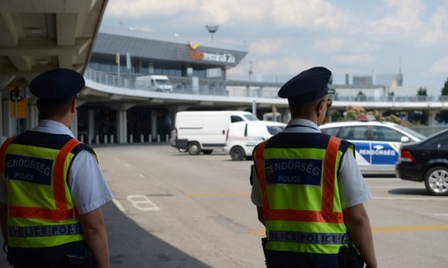 A repülőn fosztották ki ezt a Milánóból hazaérkező budapesti férfit – Ők voltak a tolvajok, még az alsóneműjükbe is pénzt rejtettek