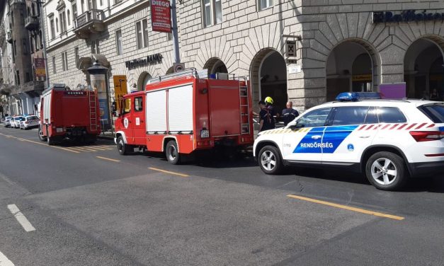 Tragédia Budapesten: Meghalt egy ember a 3-as metró felújítás közben, egy kisiklott munkagép miatt