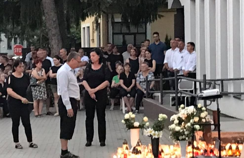 „A két fiú is imádott itt lenni, gyönyörű és okos gyerekek voltak” – a tarpaiak még mindig nem fogták fel, hogy meghalt szeretett háziorvosuk és annak családja