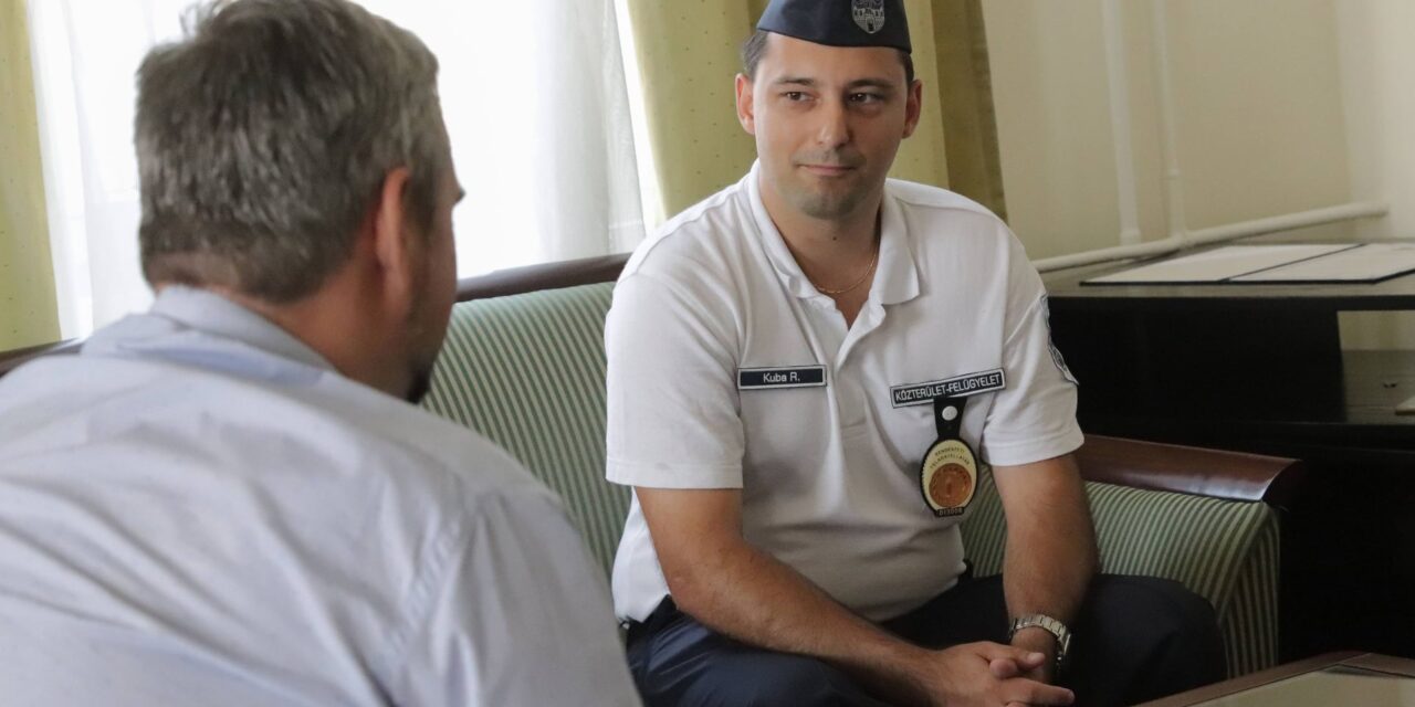 “Erősen kapaszkodtam, 50 méteren át küzdöttem a motorháztetőn az életemért” – megszólalt a hős óbudai közterület-felügyelő, akit elgázolt egy ámokfutó igazoltatás közben