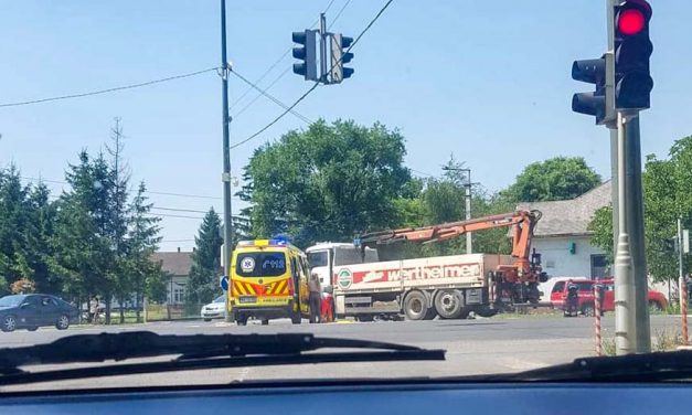 Brutális baleset Szikszón: Teherautó sodort el egy 71 éves, bicikliző asszonyt – A néninek esélye sem volt a túlélésre