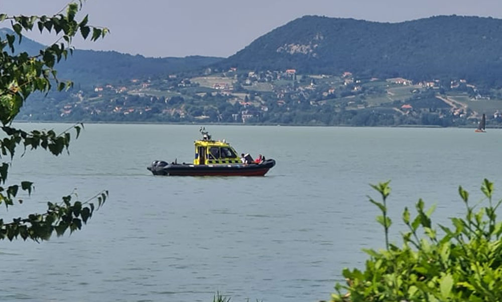 „Ránéztem az arcára, akkor mondtam, hogy ez a miénk” – megszólalt az az édesapa, akinek gyermekei a Balatonba fulladtak, a férfi szerint fiai tudtak úszni