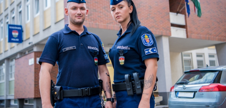 Visszatértek! Ismét felöltötte az egyenruhát a tavaly karácsonykor megtámadott rendőrpáros – videó
