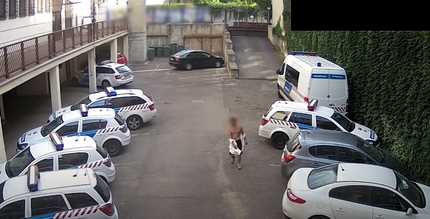 Afgán férfi kódorgott a budapesti rendőrség udvarán, valószínűleg be volt drogozva