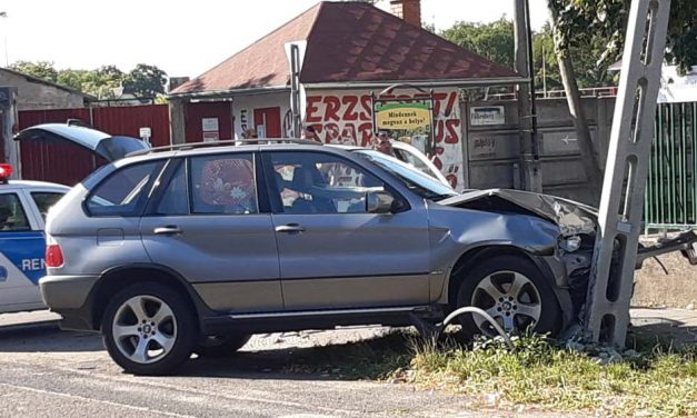Súlyos baleset Pesterzsébeten, a mentőknek is rohanniuk kellett