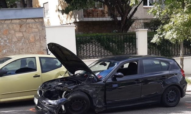 Egyik baleset érte a másikat: Gyöngyösnél meghalt két ember, az 51-esen megpördült egy autó, Pest megyében is többen ütköztek, az M0-áson nem egy tömegkarambol volt