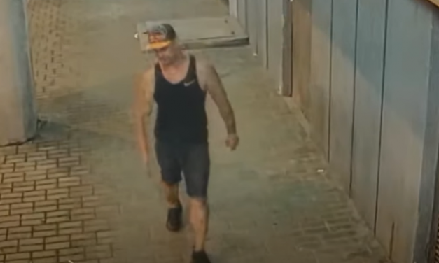Rejtélyes rendőrök, egy fiatalembert keresnek szeméremsértő viselkedés miatt
