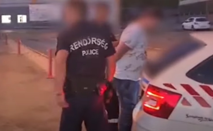 Szigetszentmiklósi horror: konyhakéssel szúrta mellkason a testvérét egy 21 éves férfi  – videó