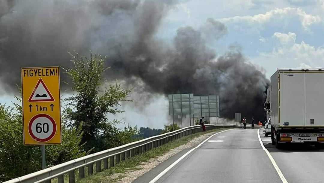 „Egy olyan kis vidám srác volt, és öröm volt vele találkozni” – szívszorító szavakkal búcsúznak barátai a 4-es főúton elhunyt kamionosoktól