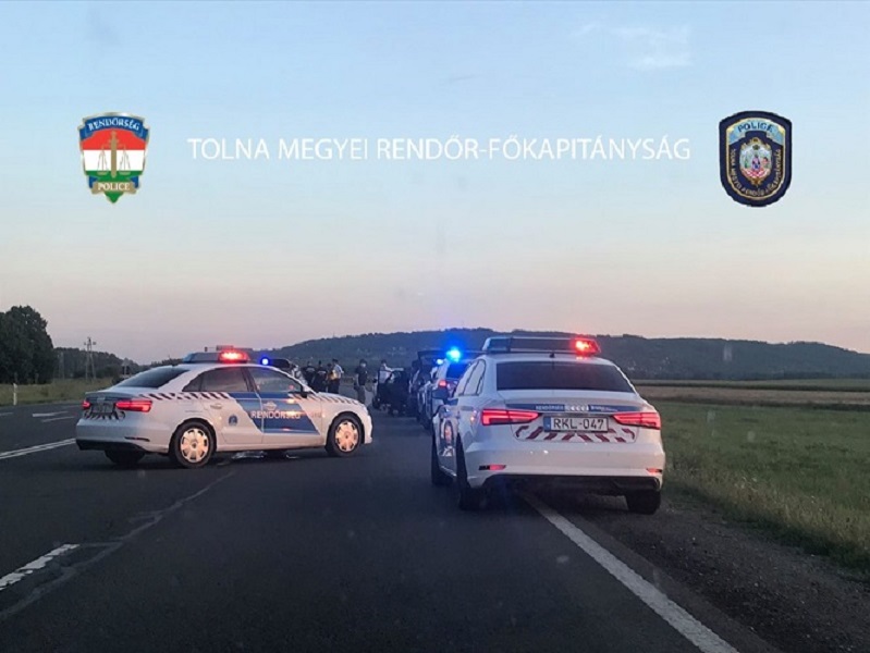 Éveken át bűnszervezetben árulta a drogot egy tolnai banda – Több száz rendőr csapott le rájuk – videó a rajtaütésről