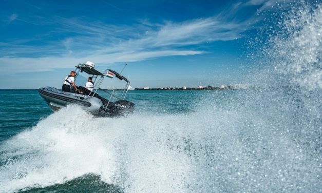 Négy utassal a fedélzetén került szorult helyzetbe egy vitorlás Fonyódnál, de akkor megérkeztek a vízirendőrök