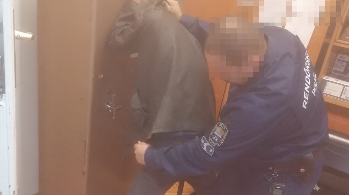 Szép kis bűnlajstrom, pedig még csak 21 éves: betört a templomba, buszokat fosztott ki, autókat rongált meg ez a jászfényszarui férfi – És ez még nem minden