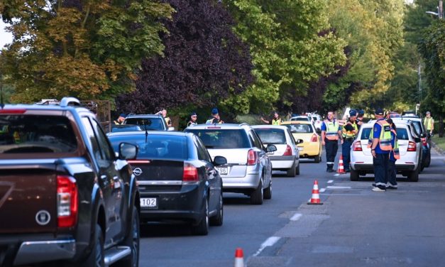 Razzia futószalagon: Senki sem menekülhetett a rendőrök elől, mindenkit megállítottak a zsaruk