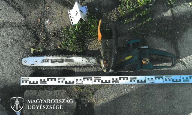 „Ha bejöttök, szét lesztek darabolva” – láncfűrésszel támadt a rendőrökre egy férfi Nógrád megyében