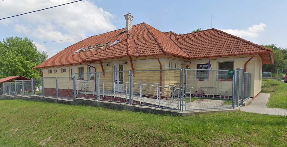 Újabb balhé a dunaalmási botrányóvodában! Felmondott a fél óvoda és kiderült, ott sem volt a bántalmazott gyerek, amikor állítólag megverte az óvónő