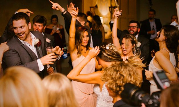 Dráma a lakodalomban: Elcsúszott a menyasszony a táncparketten és eltörte a karját, beperelte az esküvői helyszínt