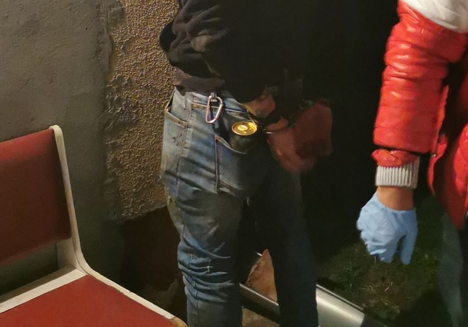 Már hónapok óta terítette a kábítószert: az éj leple alatt csaptak le a zsaruk a gyömrői dílerre – videón a rajtaütés