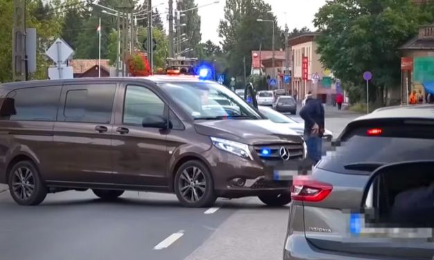 Családi dráma Szobon: terrorban tartotta a családját a férfi, aki még a WC-tartályban is durva dolgokat rejtegetett – videón a rajtaütés