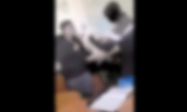 Sokkoló felvételek: verekedéssé fajult egy vita egy szigetvári középiskolában – Videón, ahogy két diák üti-veri egy harmadik társukat