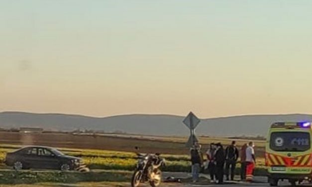 Újabb súlyos baleset Baranya megyében: autós és motoros ütközött – Mentők a helyszínen